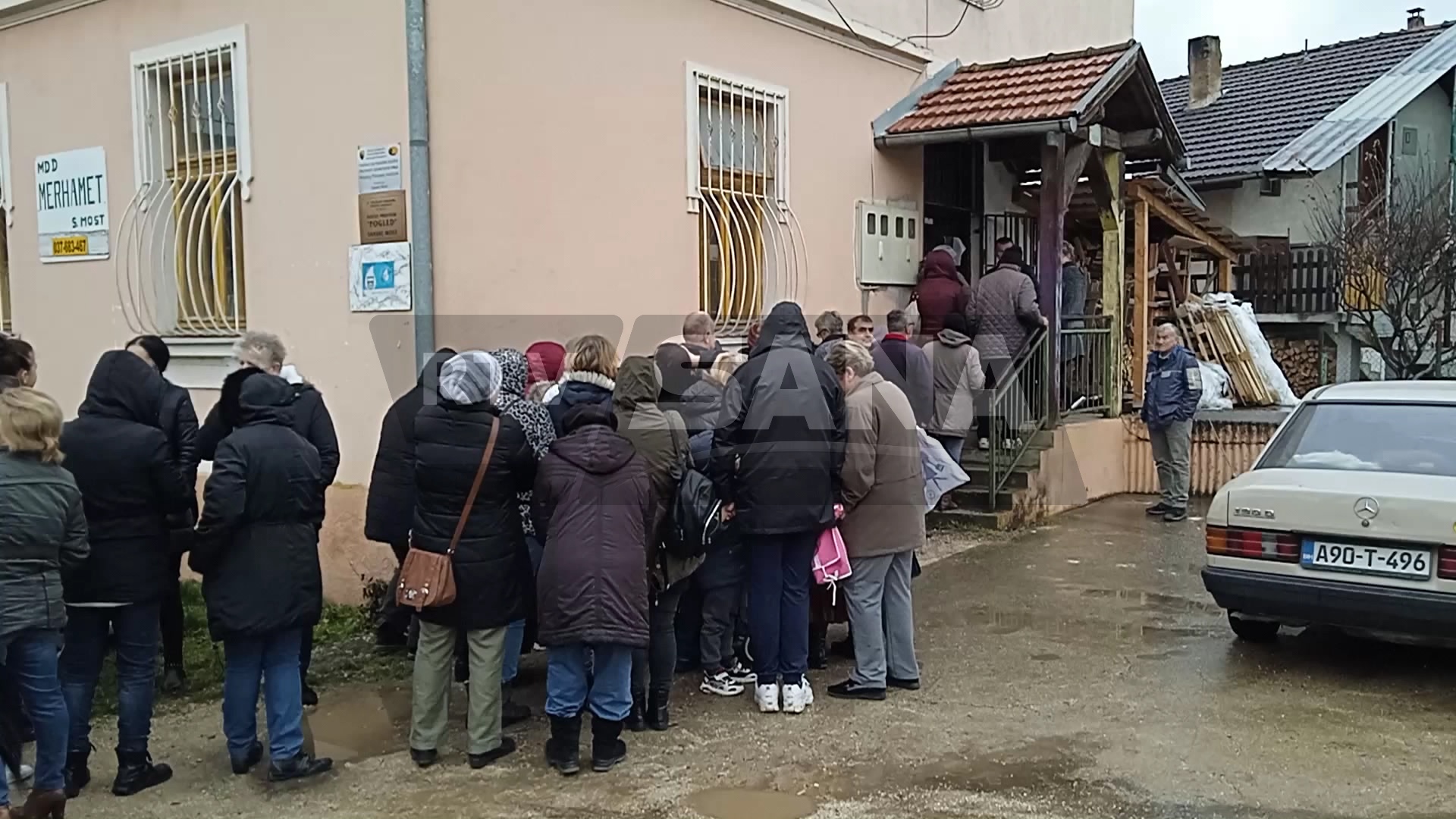 PODIJELJENO 150 PAKETA HUMANITARNE POMOĆI PODIJELJENO 150 PAKETA HUMANITARNE POMOĆI