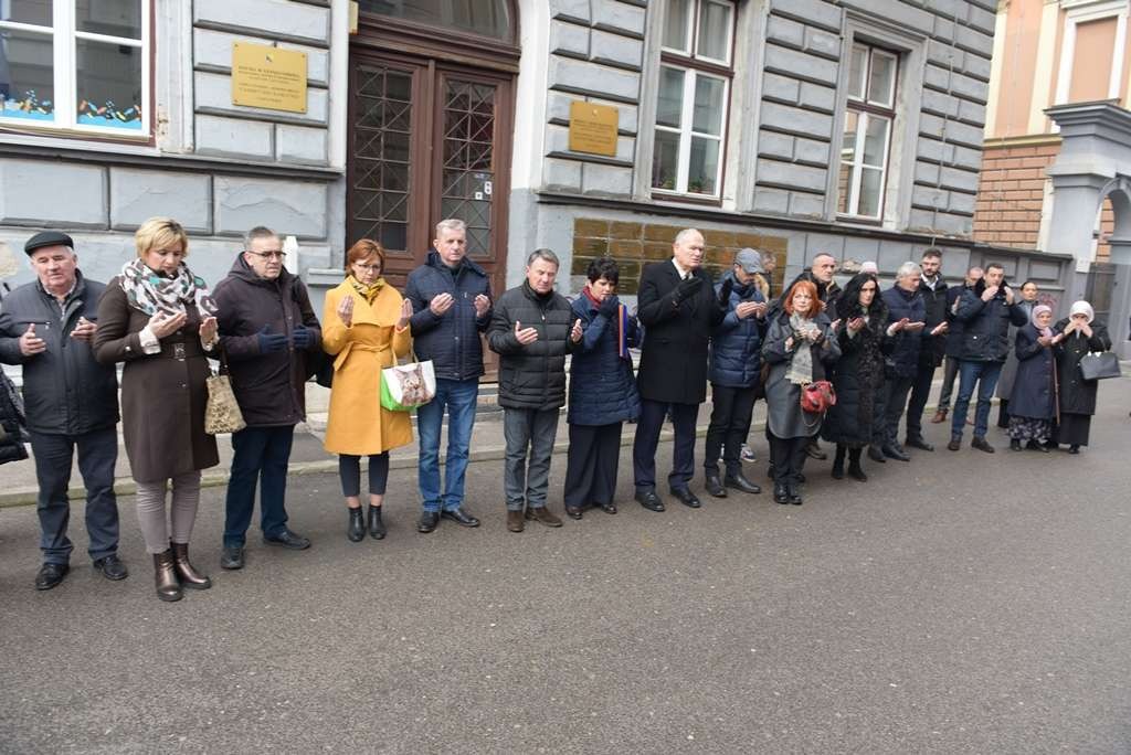 ODATA POČAST UBIJENIM GRAĐANIMA U GIMNAZIJSKOJ ULICI
