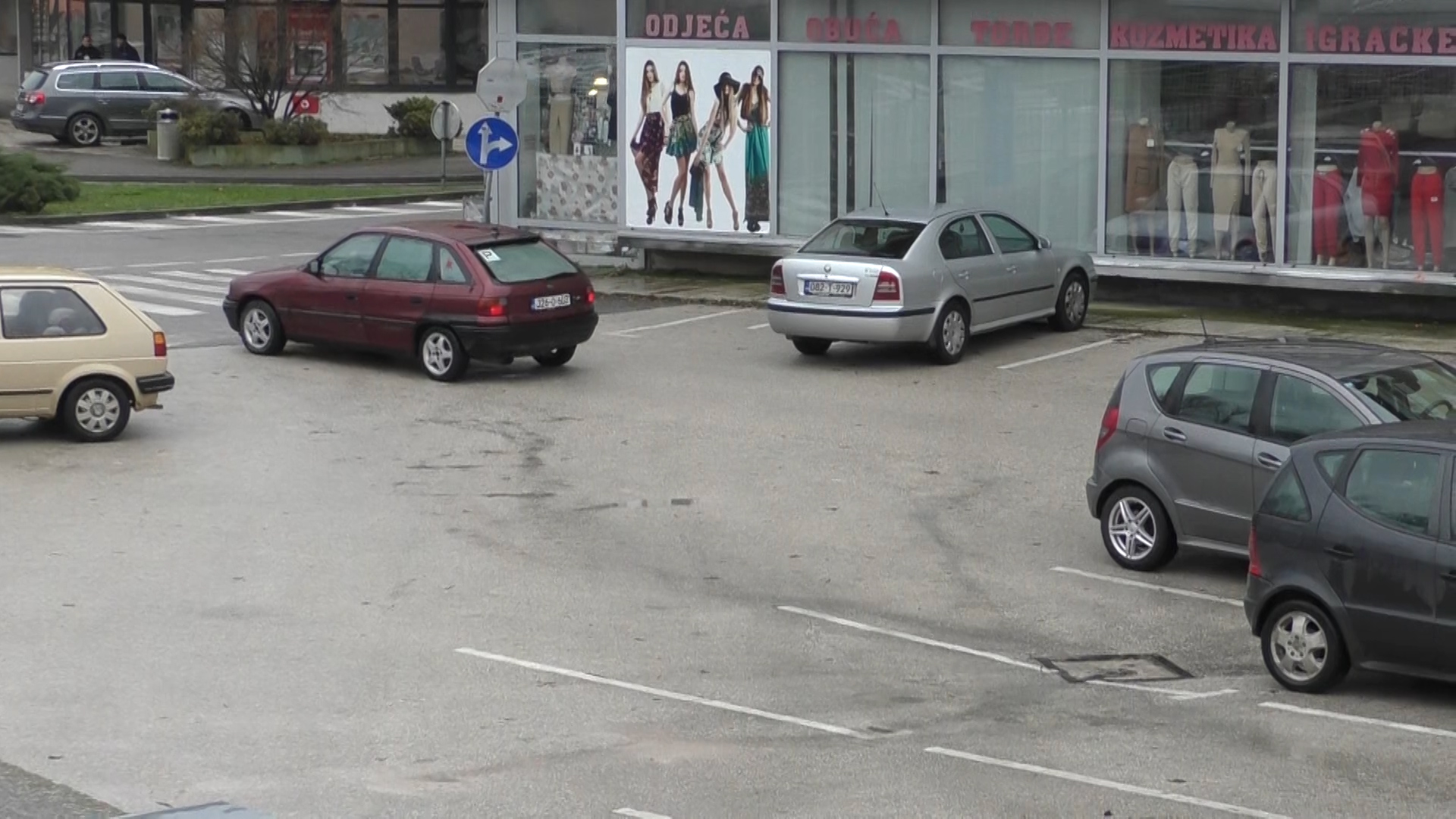 IMA LI SANSKI MOST DOVOLJNO PARKING MJESTA?