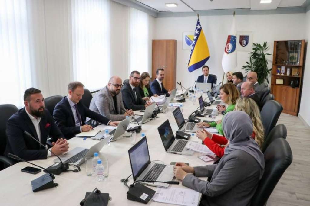 IZ BUDŽETA KS 200.000 KM ZA NABAVKU UZ APARATA ZA OPĆU BOLNICU
