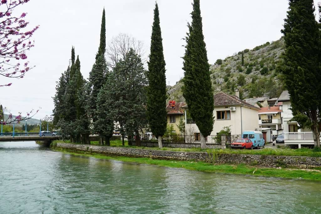 STOLAC: IZ BREGAVE IZVUČENO VOZILO I TIJELO