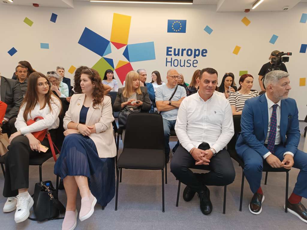 UNAPRIJEDITI PROGRAME ZA RAZVIJANJE MEDIJSKE I INFORMACIJSKE PISMENOSTI