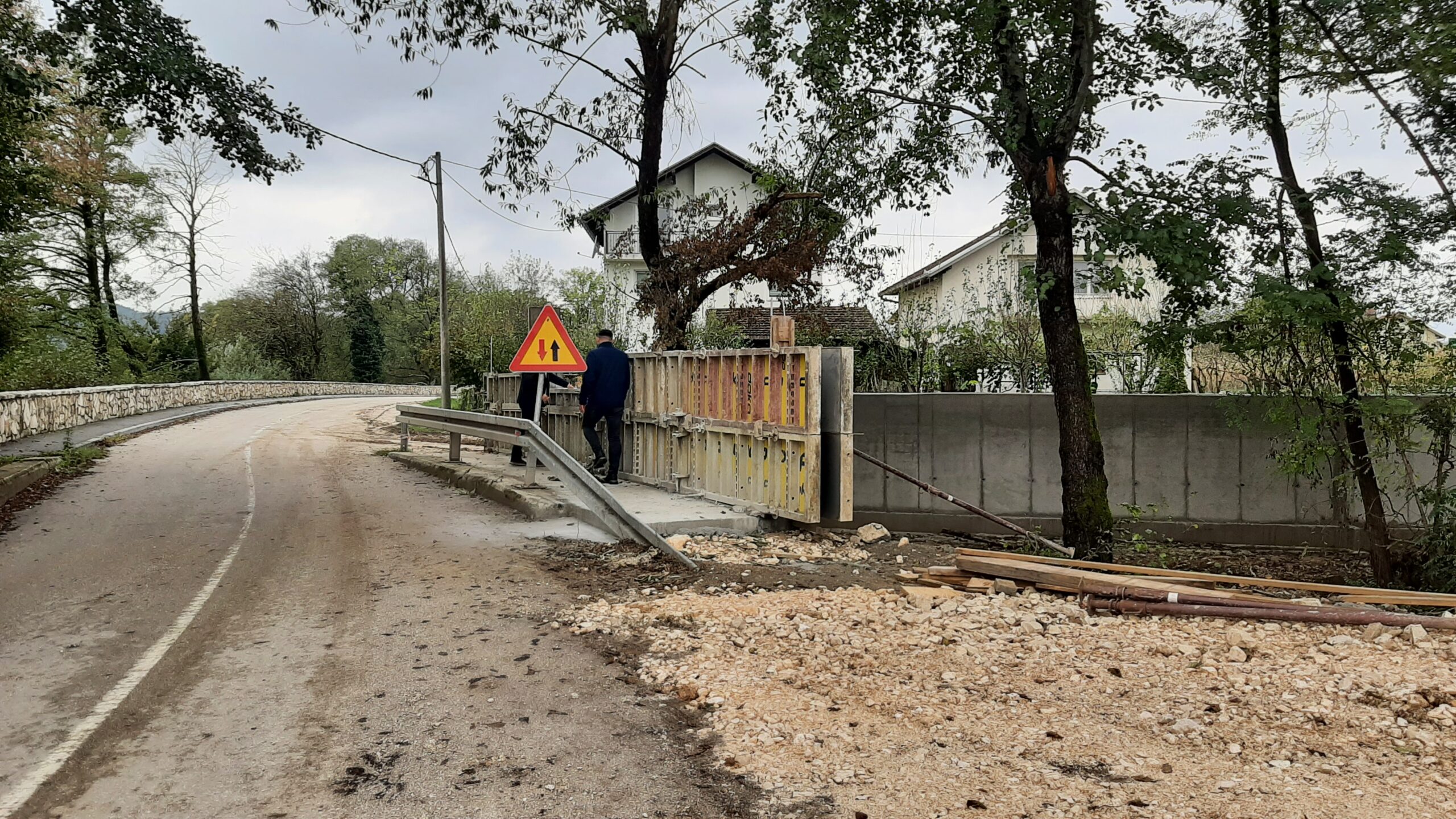 U TOKU IZGRADNJA PARAPETNOG ZIDA UZ POTOK GLAMOŠNICA U TOKU IZGRADNJA PARAPETNOG ZIDA UZ POTOK GLAMOŠNICA