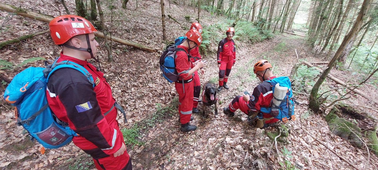U TOKU POTRAGA ZA NESTALOM ŽENSKOM OSOBOM U TOKU POTRAGA ZA NESTALOM ŽENSKOM OSOBOM
