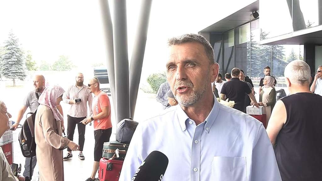 PRVA GRUPA HADŽIJA DOPUTOVALA IZ MEDINE NA MEĐUNARODNI AERODROM U SARAJEVU