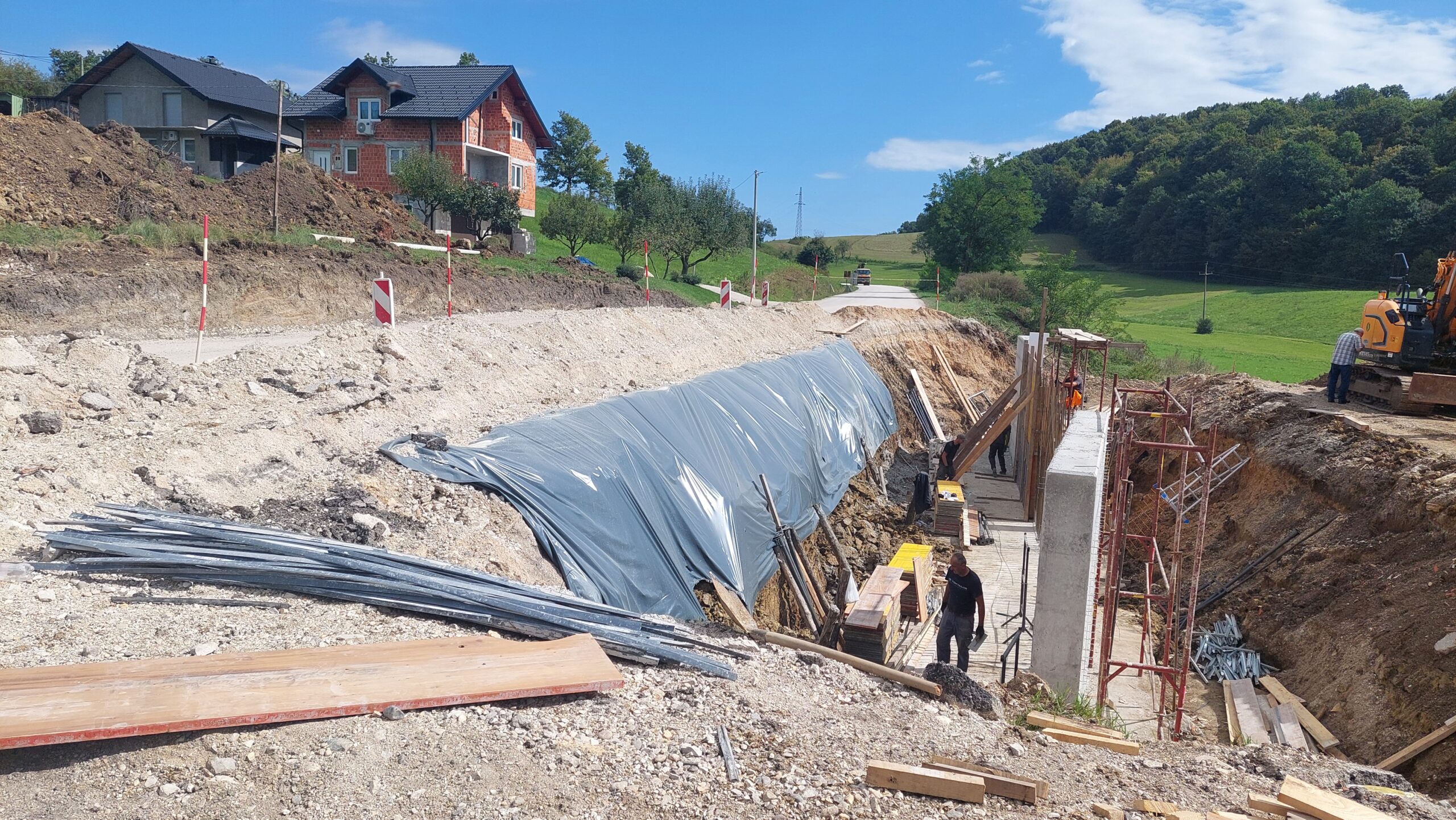 ZAPOČELI RADOVI NA SANACIJI KLIZIŠTA U FAJTOVCIMA