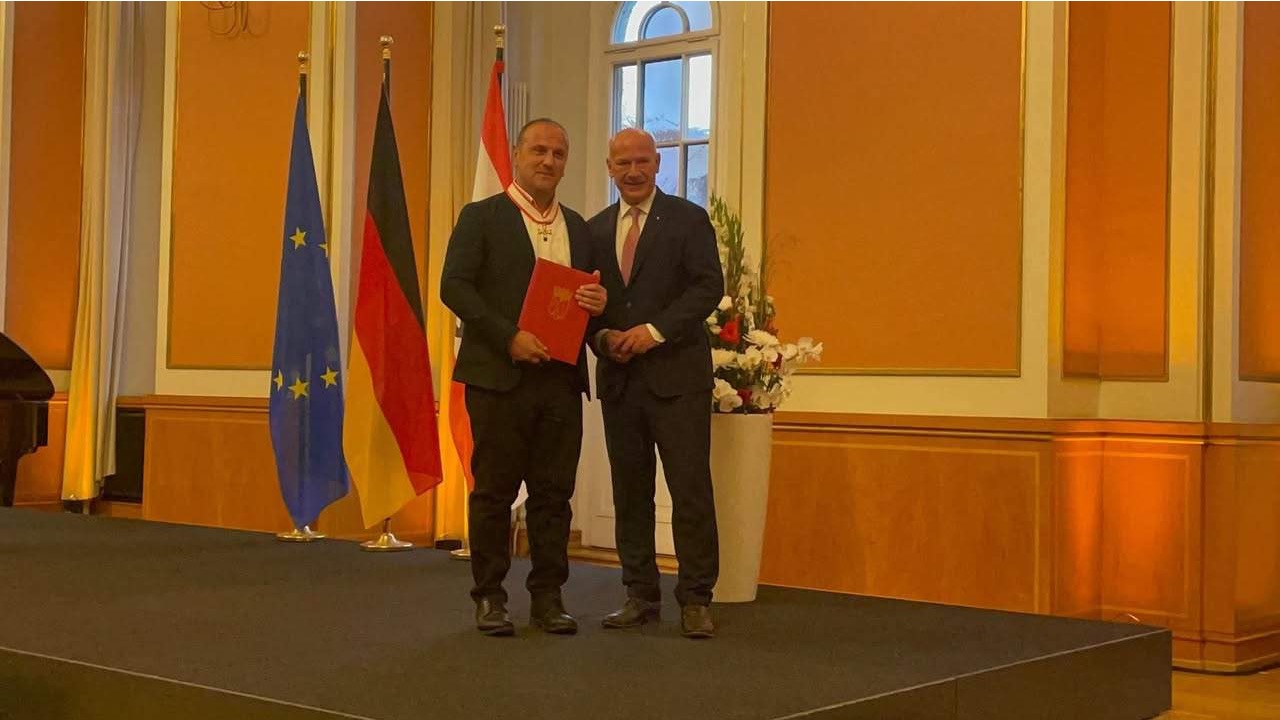 MEHO TRAVLJANIN DOBITNIK OREDENA ZASLUGA GRADA BERLINA