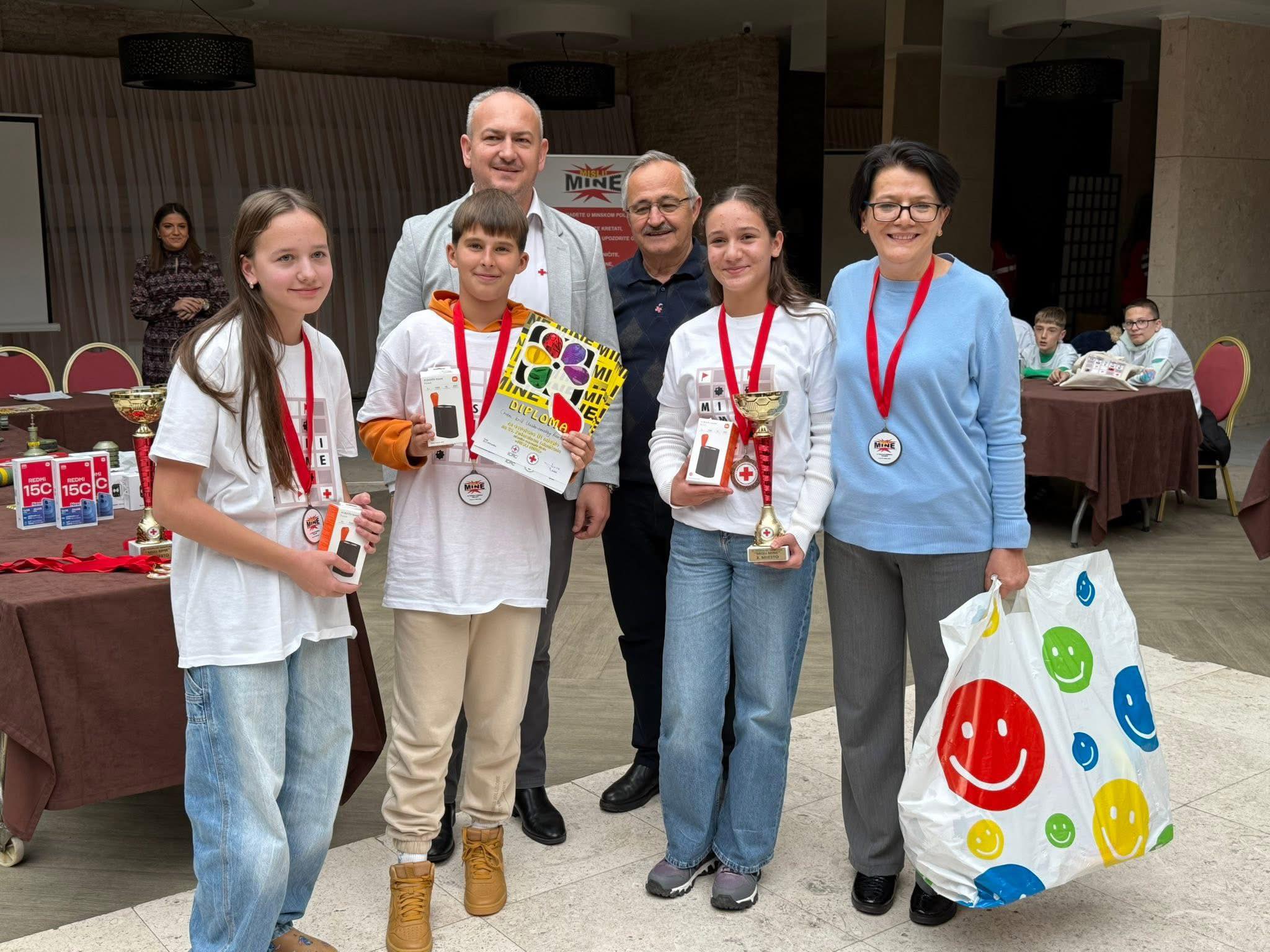 UČENICI „PRVE SANSKE ŠKOLA“ NASTAVLJAJU NIZATI USPJEHE UČENICI „PRVE SANSKE ŠKOLA“ NASTAVLJAJU NIZATI USPJEHE