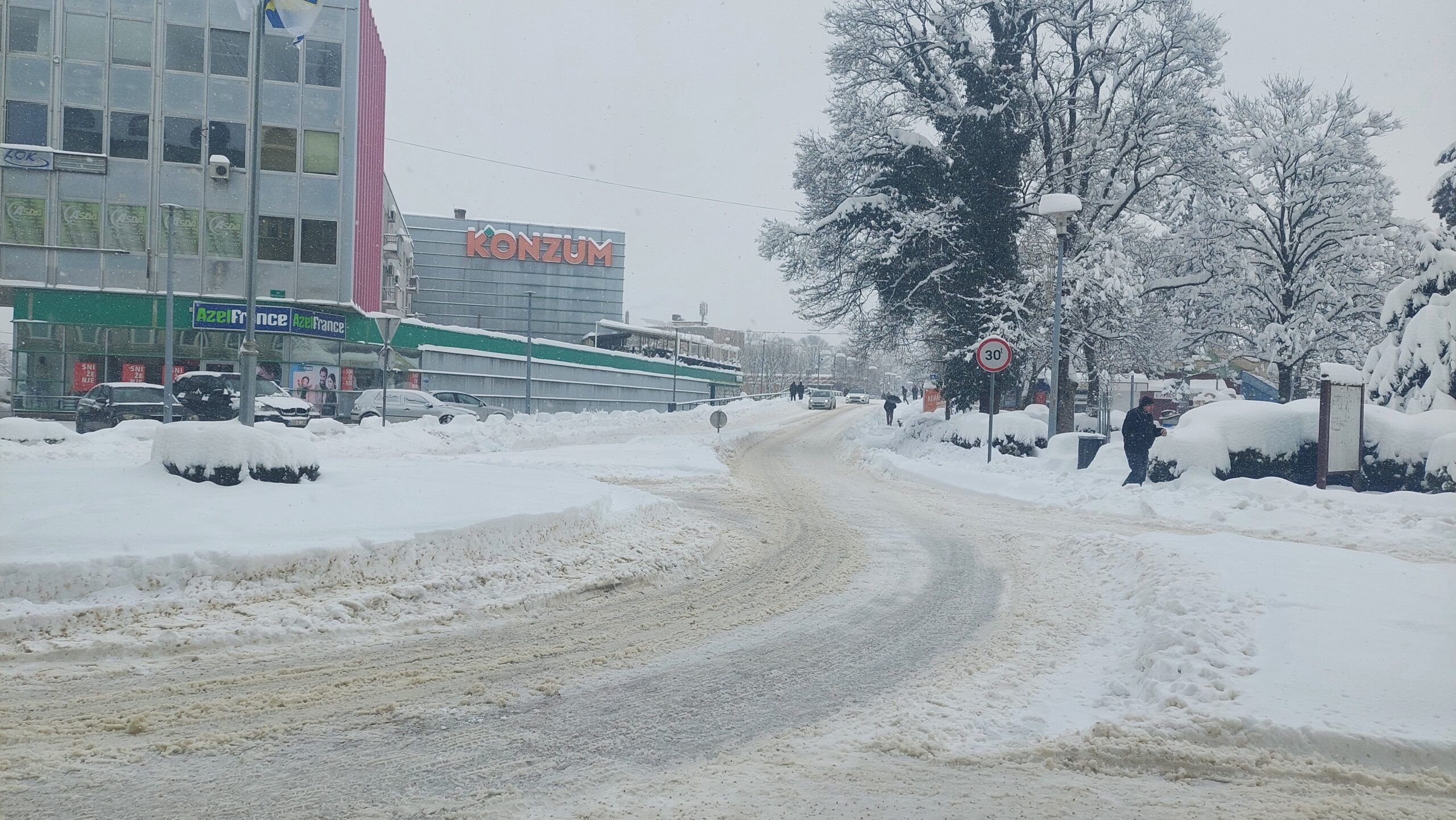 NOVI SNIJEG DONIO NOVE PROBLEME U SANSKOM MOSTU
